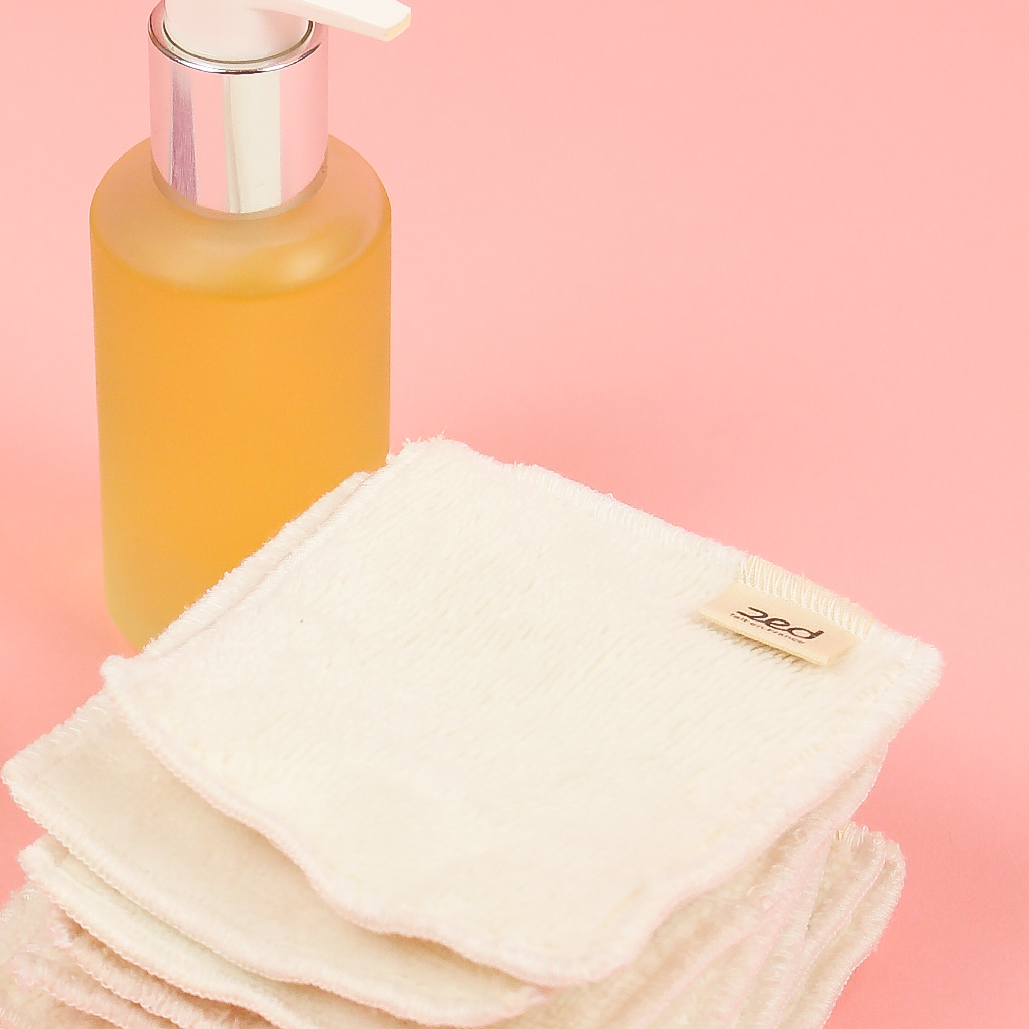 Remplacer les cotons démaquillants jetables : quelles alternatives ?